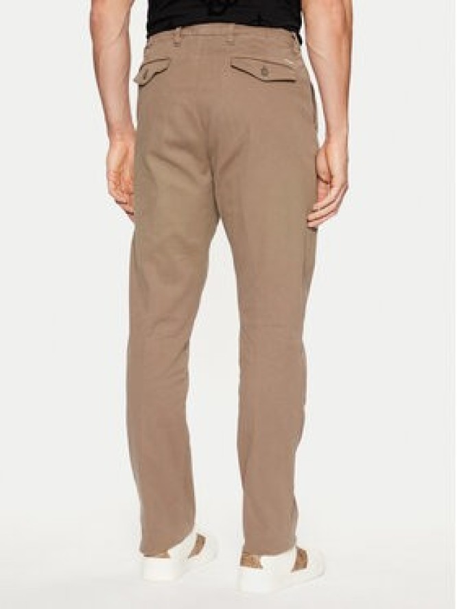 Guess Spodnie materiałowe M4BB27 WGHA1 Brązowy Slim Fit