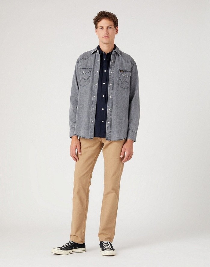 WRANGLER GREENSBORO MĘSKIE SPODNIE MATERIAŁOWE TIGERS EYE W15QDRC20 112334233