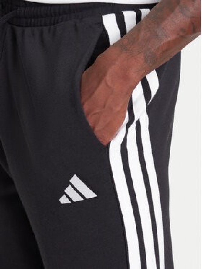 adidas Spodnie dresowe Essential 3-Stripes JD1881 Czarny Regular Fit