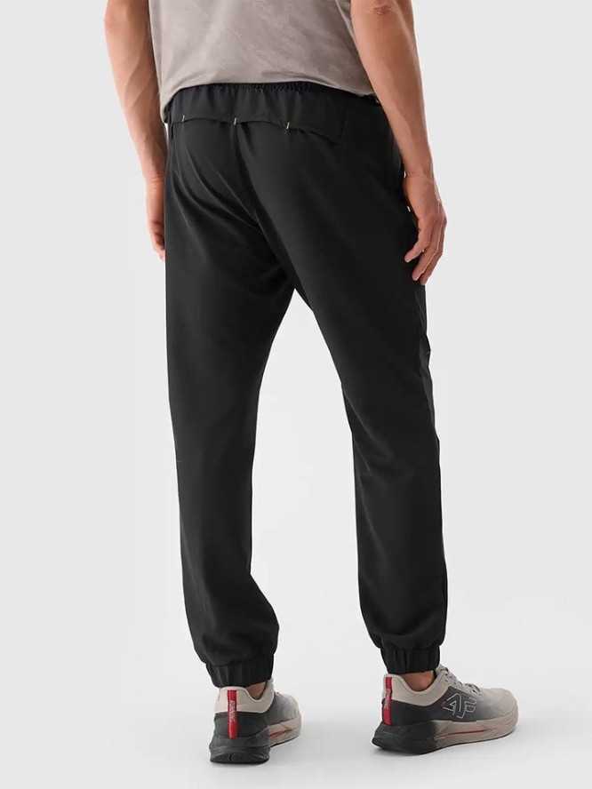 4F Spodnie dresowe w kolorze czarnym rozmiar: S