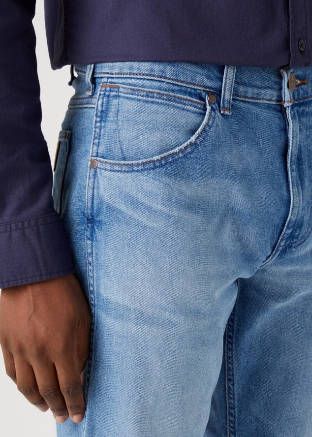 WRANGLER MĘSKIE SPODNIE JEANSOWE WRANGLER GREENSBORO COOL TWIST W15QYLZ70 112330710