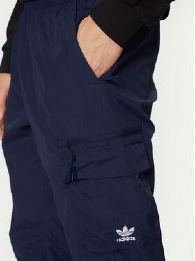 adidas Spodnie dresowe Trefoil Essentials Woven Cargo JD2454 Granatowy Regular Fit