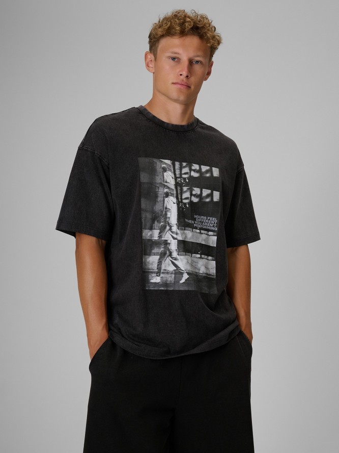 4F Regular Size: T-shirt loose z nadrukiem 4F | Tomasz Fornal - szary M