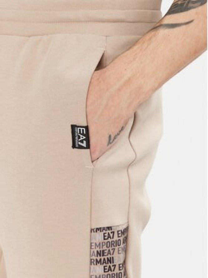 EA7 Emporio Armani Spodnie dresowe 7M000216 AF12660 U6155 Beżowy Regular Fit