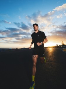 4F Koszulka do biegania szybkoschnąca męska - czarna S