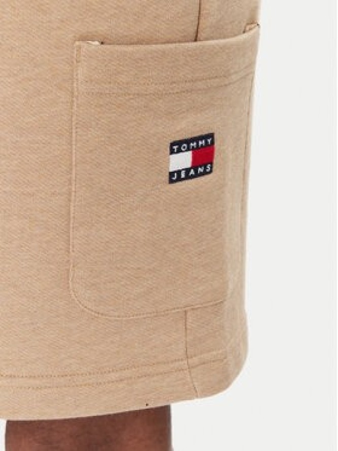 Tommy Jeans Szorty sportowe Badge DM0DM18479 Beżowy Regular Fit