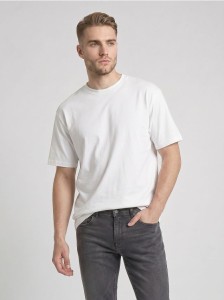 Bawełniana koszulka loose z krótkim rękawem - biały