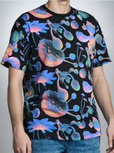 Koszulka comfort fit z abstrakcyjnym nadrukiem - wielobarwny