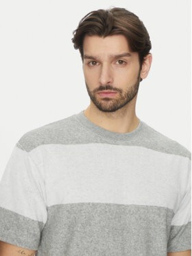 Vans T-Shirt Bergman VN000KUE Szary Regular Fit