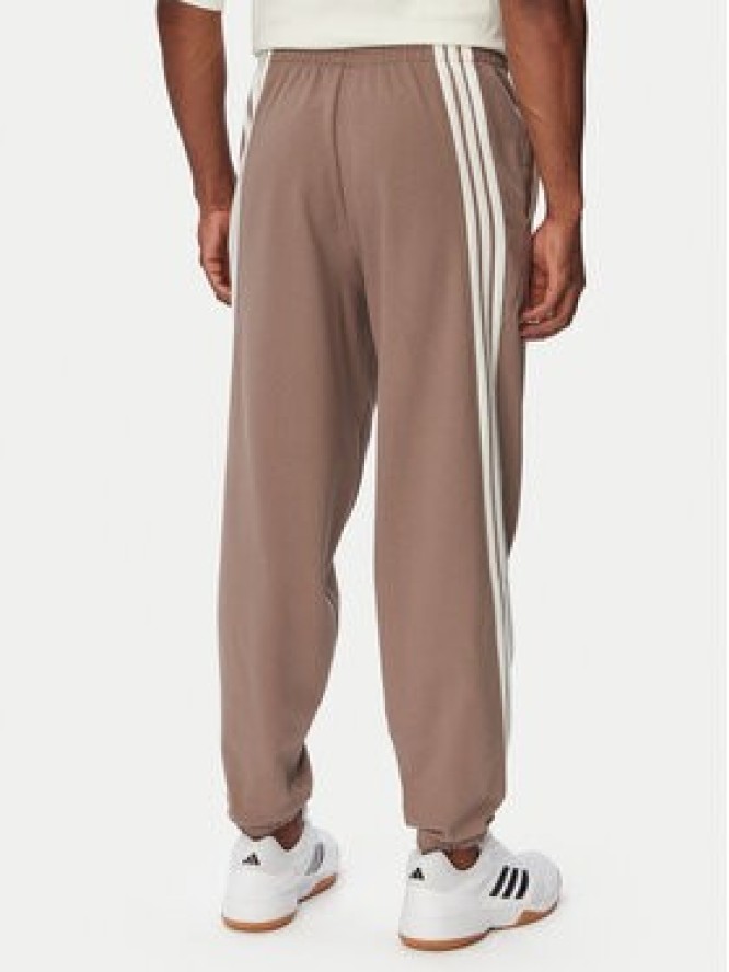 adidas Spodnie dresowe Kit 3-Stripes Regular Cuffed KW2361 Beżowy Regular Fit