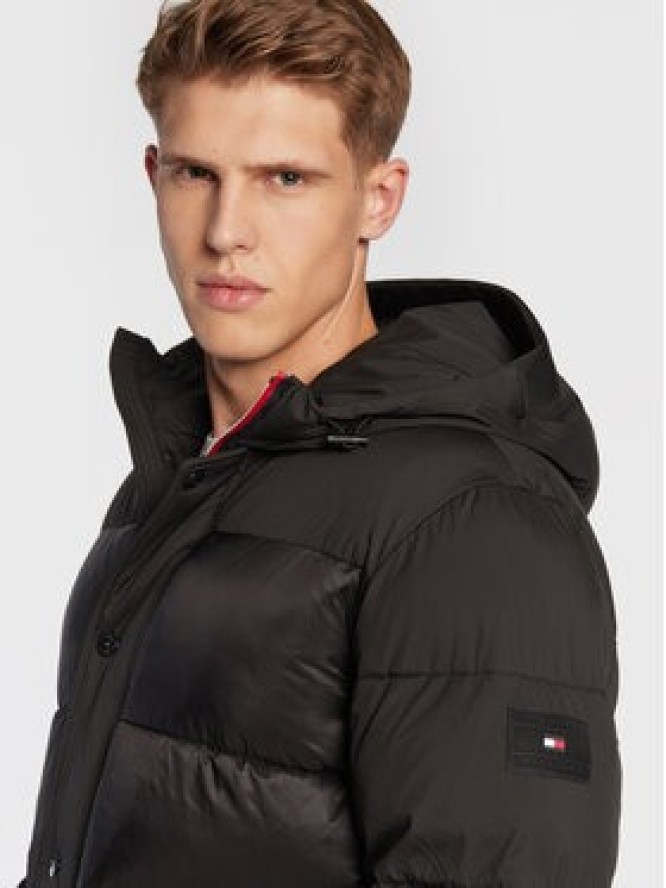 Tommy Hilfiger Kurtka zimowa MW0MW28723 Czarny Regular Fit