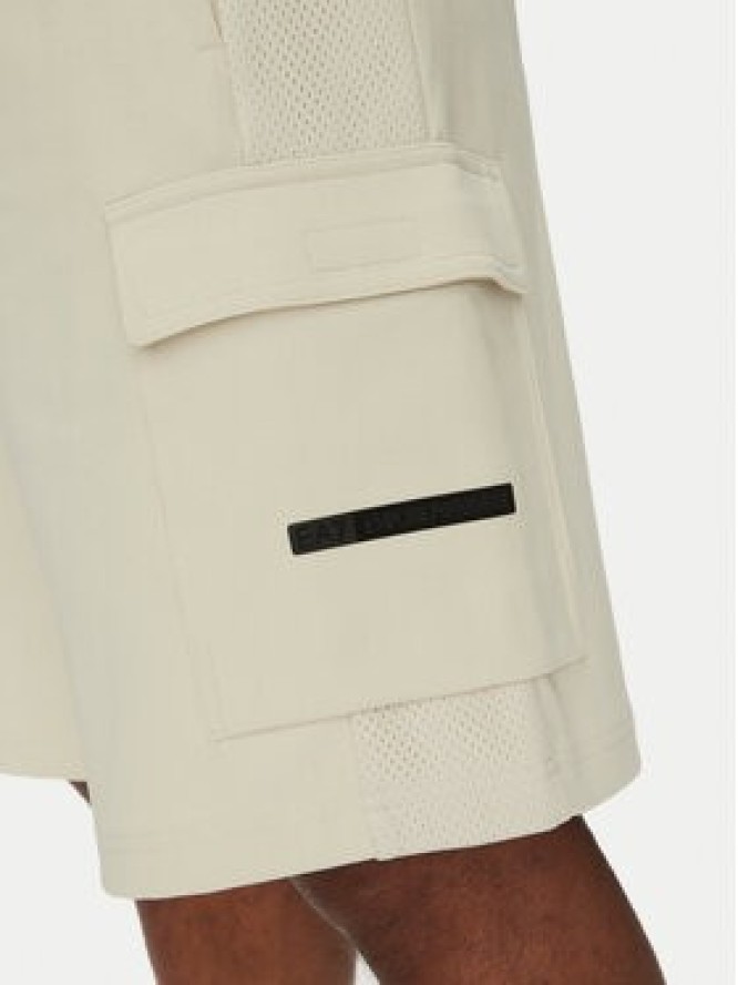 EA7 Emporio Armani Szorty sportowe 7M000326 AF12660 U1112 Écru Regular Fit