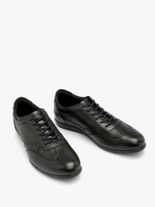 Czarne półbuty z perforacją na cholewce