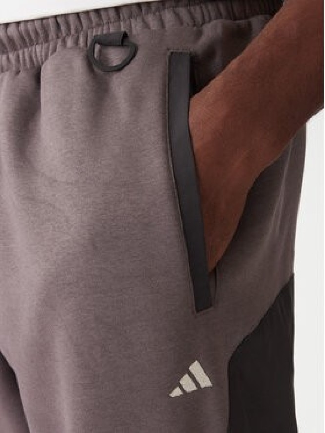 adidas Spodnie dresowe JV8022 Brązowy Regular Fit