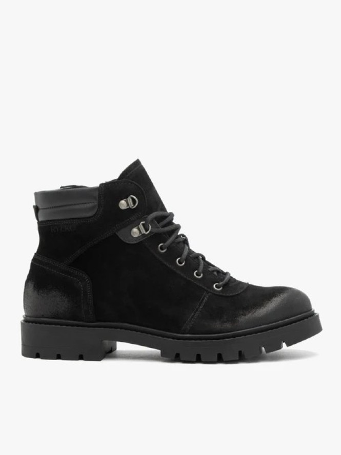 Czarne ocieplane trzewiki