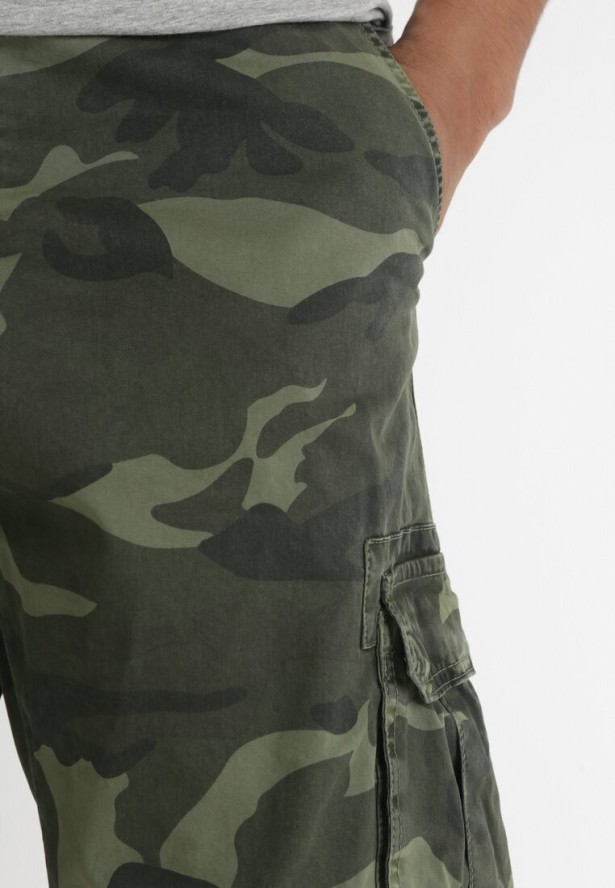 Ciemnozielone Szorty Moro z Szerokimi Kieszeniami Herkett