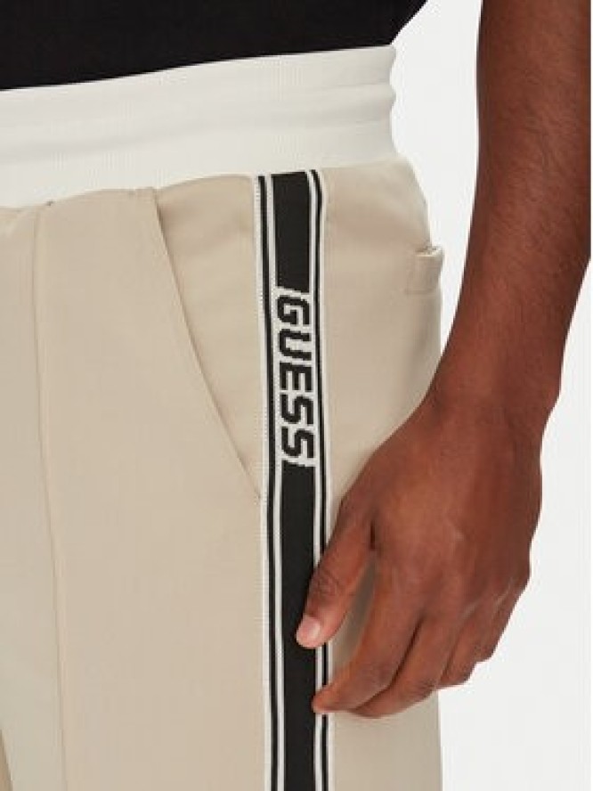 Guess Spodnie dresowe Z5YB14 KCRU2 Beżowy Regular Fit