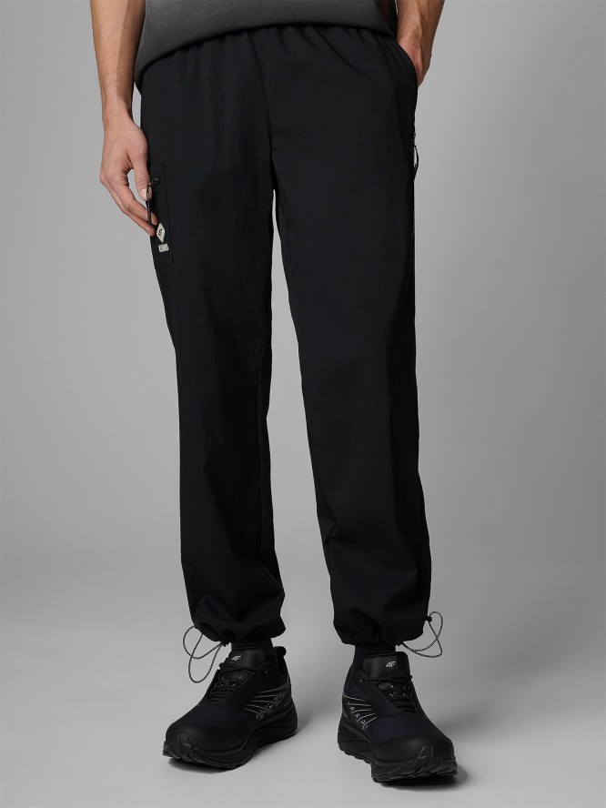 4F Spodnie casual joggery męskie - czarne S