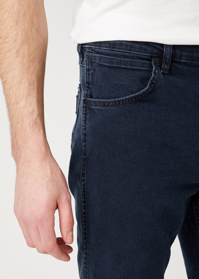 MĘSKIE SPODNIE JEANSOWE WRANGLER GREENSBORO IRON BLUE W15QLT35X 112141197