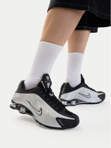 Nike Sneakersy Shox R4 HQ1988 007 Srebrny