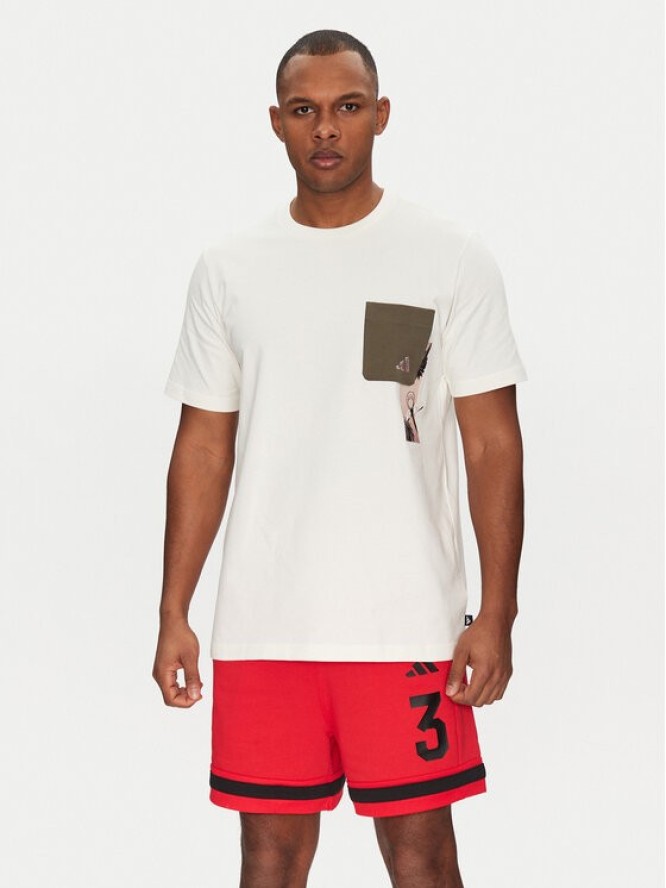 adidas T-Shirt Lens Elevated Pocket Graphic JJ3928 Biały Loose Fit