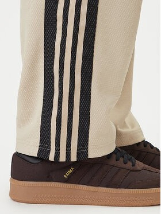 adidas Spodnie dresowe KE0116 Beżowy Loose Fit