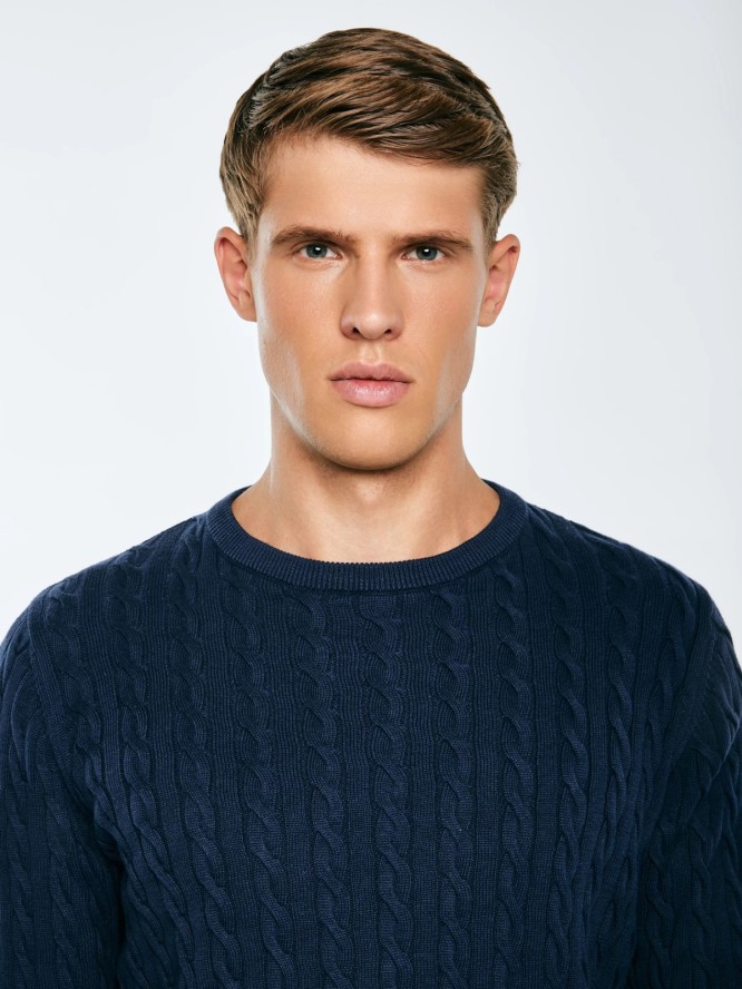 Sweter męski ze splotem warkoczowym granatowy Amaris 403