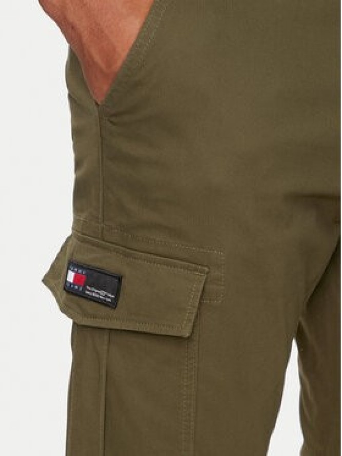 Tommy Jeans Spodnie materiałowe Austin DM0DM18940 Zielony Slim Fit