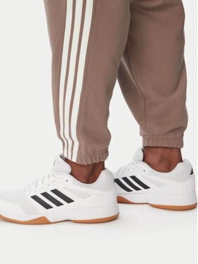 adidas Spodnie dresowe Kit 3-Stripes Regular Cuffed KW2361 Beżowy Regular Fit