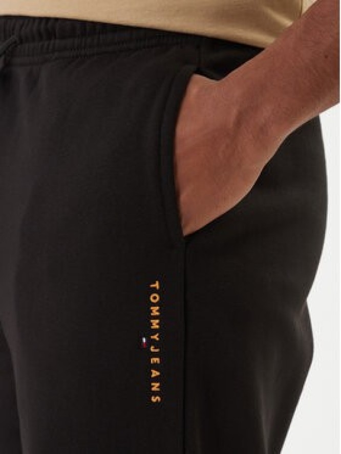 Tommy Jeans Spodnie dresowe Linear DM0DM23014 Czarny Regular Fit