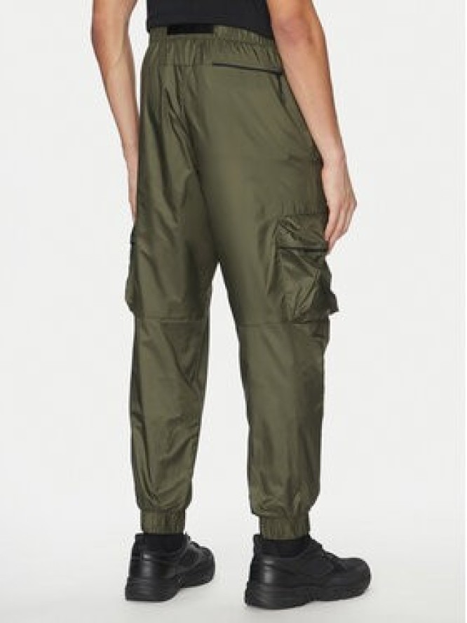 Nike Spodnie dresowe FB7911 Khaki Regular Fit