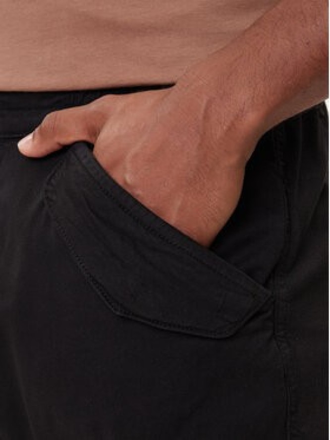 Alpha Industries Joggery Airman 188201 Czarny Tapered Fit