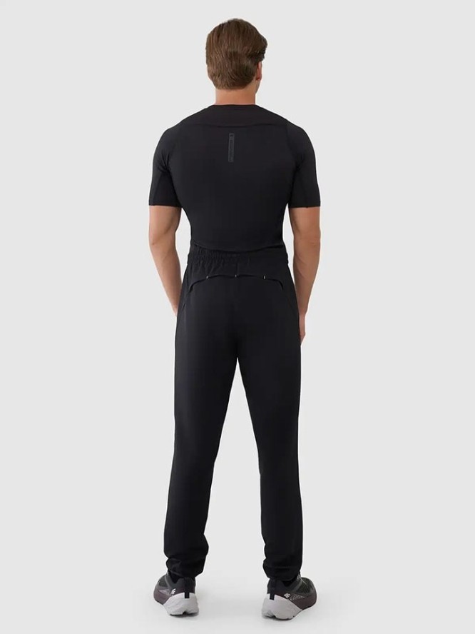 4F Spodnie dresowe w kolorze czarnym rozmiar: S