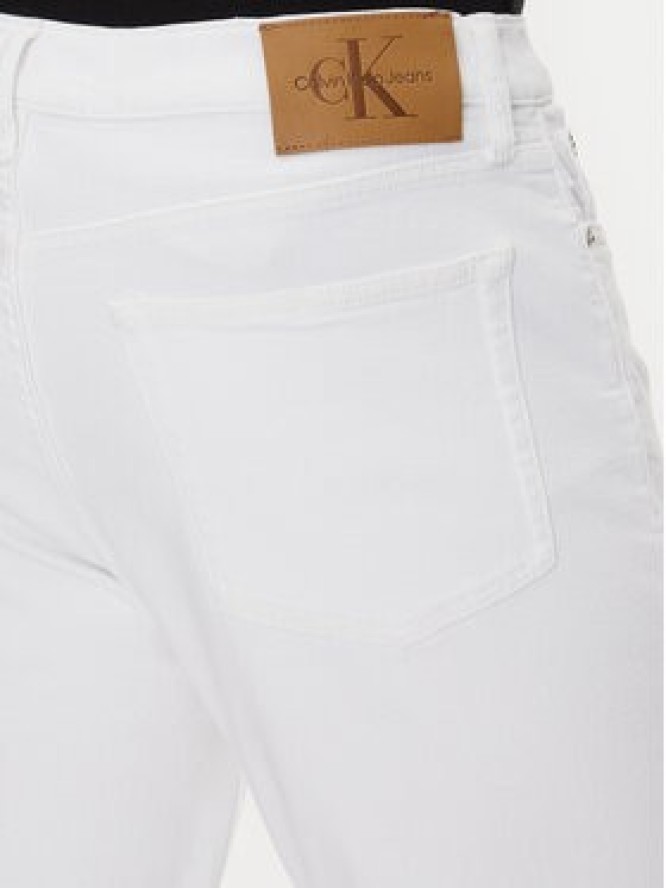 Calvin Klein Jeans Szorty jeansowe J30J327536 Biały Slim Fit