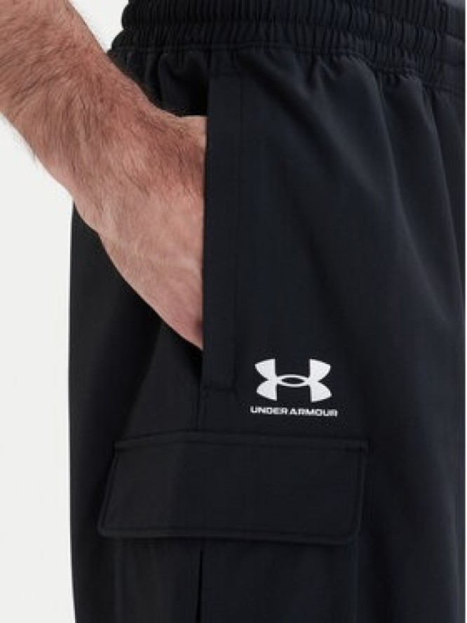 Under Armour Szorty sportowe UA Vibe Woven Cargo 1386560 Czarny Regular Fit