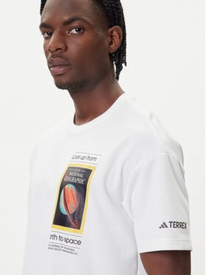 adidas T-Shirt National Geographic KC2349 Biały Loose Fit