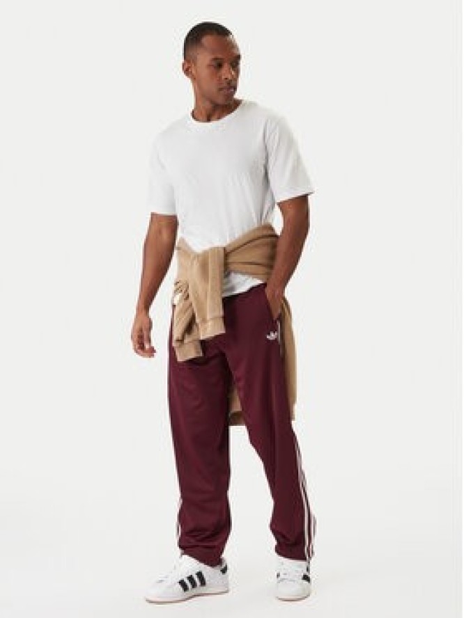 adidas Spodnie dresowe KE1651 Bordowy Regular Fit