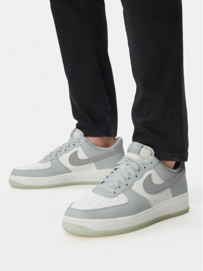 Nike Sneakersy Air Force 1 '07 Lv8 FJ4170 003 Szary