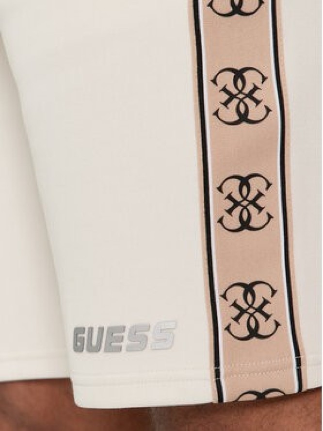 Guess Szorty materiałowe Mickey Z4RD04 KB3P2 Écru Regular Fit