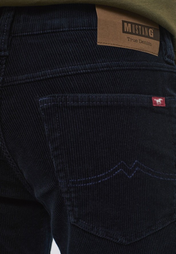 MUSTANG Tramper MĘSKIE SPODNIE SZTRUKSOWE NAVY BLAZER 1013051 5324