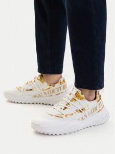 Versace Jeans Couture Sneakersy 80YA3SN2 Biały