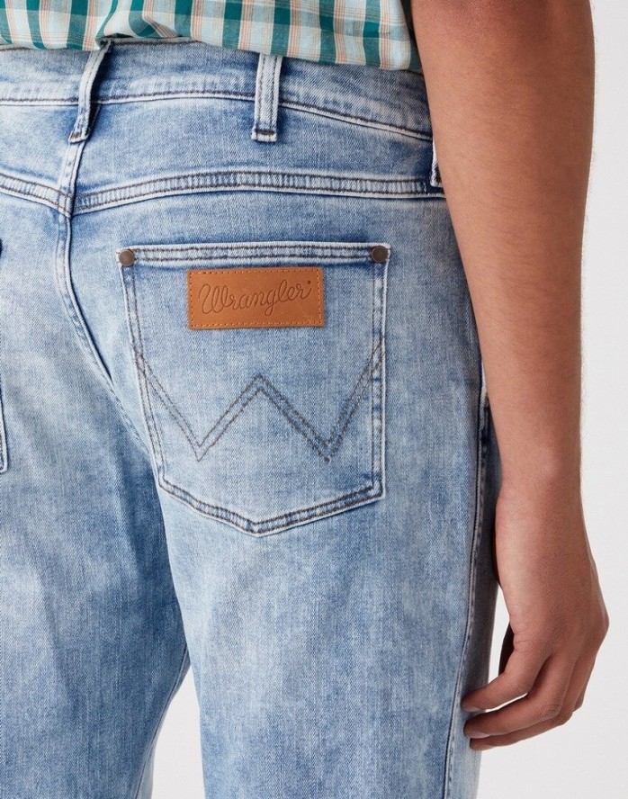WRANGLER LARSTON MĘSKIE SPODNIE JEANSOWE DUSKY CLOUD W18SYJZ53 112331151