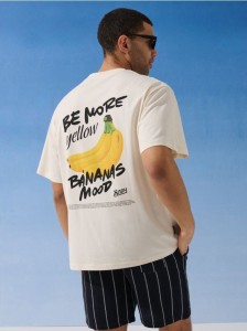 Bawełniana koszulka z napisem Be More - kremowy