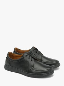 Czarne sznurowane półbuty