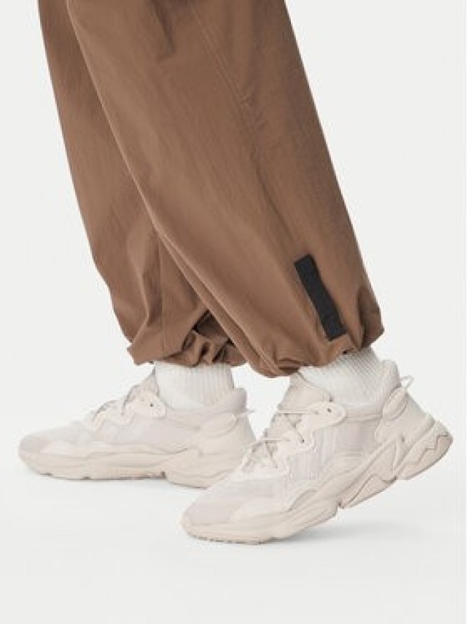adidas Sneakersy Ozweego FY2023 Kremowy