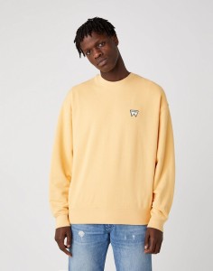 MĘSKA BLUZA WRANGLER BADGE CREW LOVELY MANGO W6E5HAA11 112130730