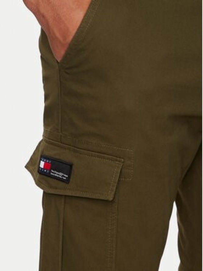 Tommy Jeans Spodnie materiałowe Austin DM0DM18940 Zielony Slim Fit