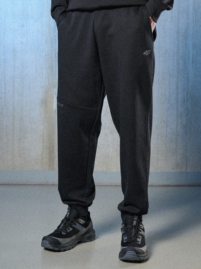4F Spodnie dresowe joggery męskie - czarne L