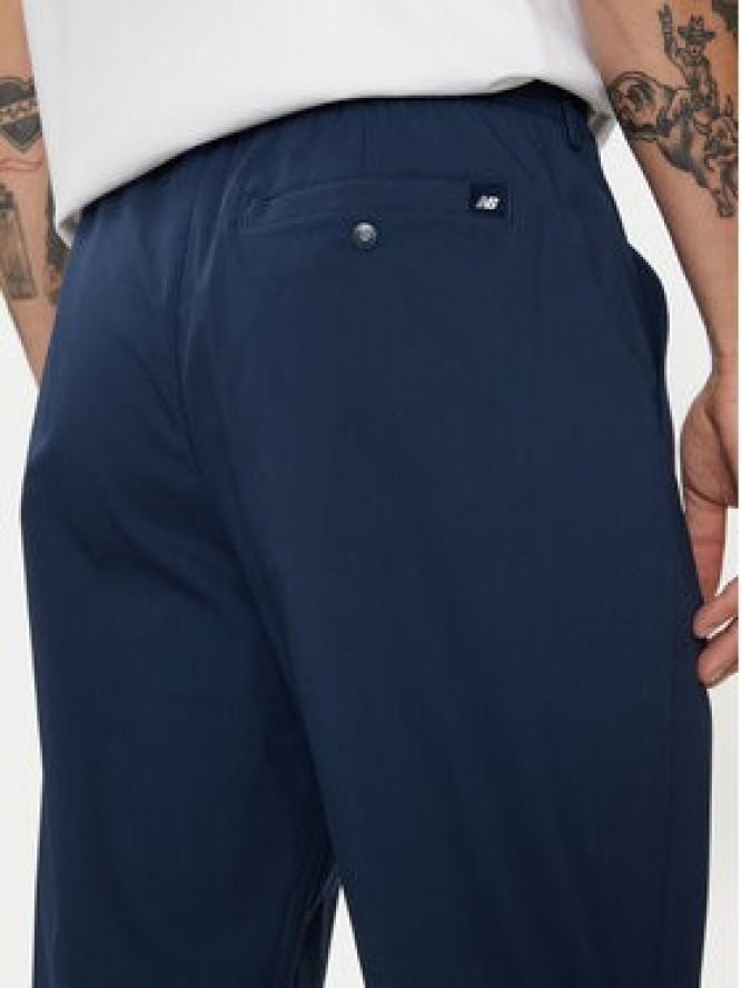 New Balance Spodnie materiałowe Athletics Standard MP43554NNY Granatowy Regular Fit