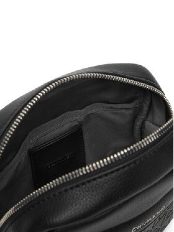 Calvin Klein Saszetka Emblem Emboss Reporter LV04D3204G Czarny